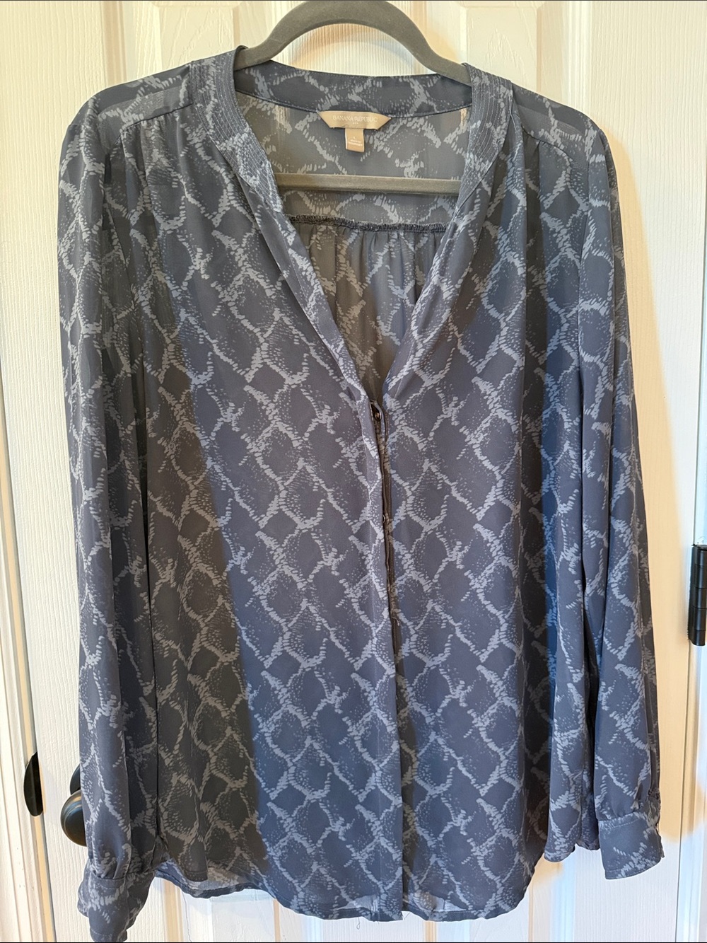 Banana Republic Women's Gray Patterned Long-Sleeve Blouse